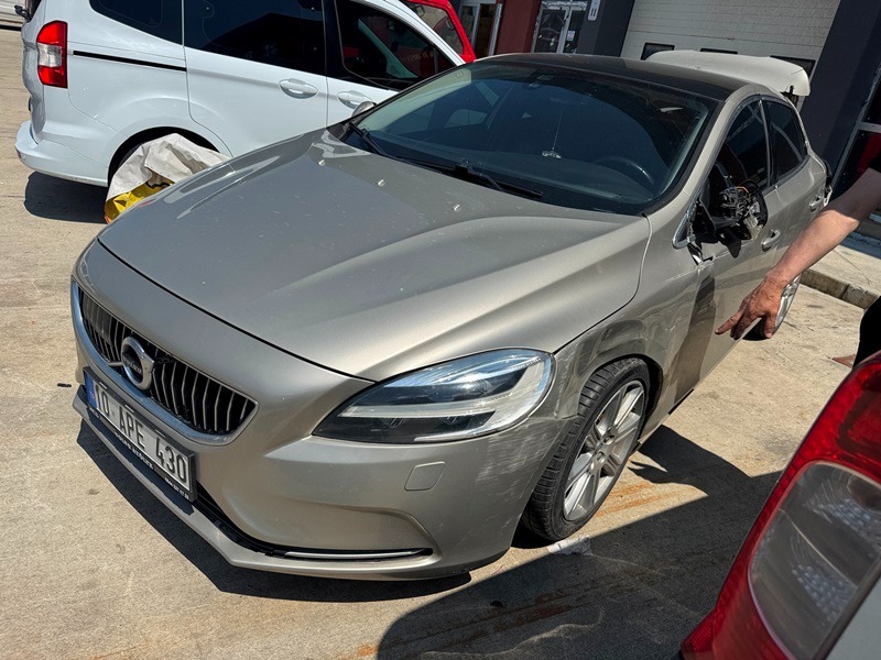 VOLVO V40 Görsel 1