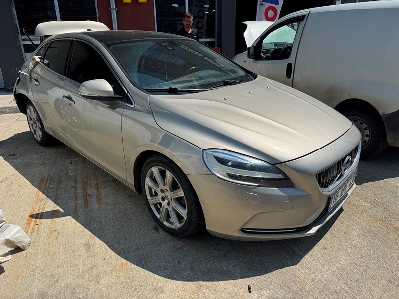 VOLVO V40 Görsel 2
