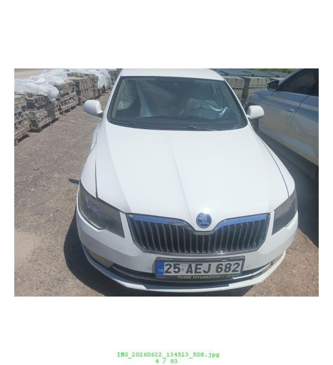 SKODA SUPERB Hasarlı Araç