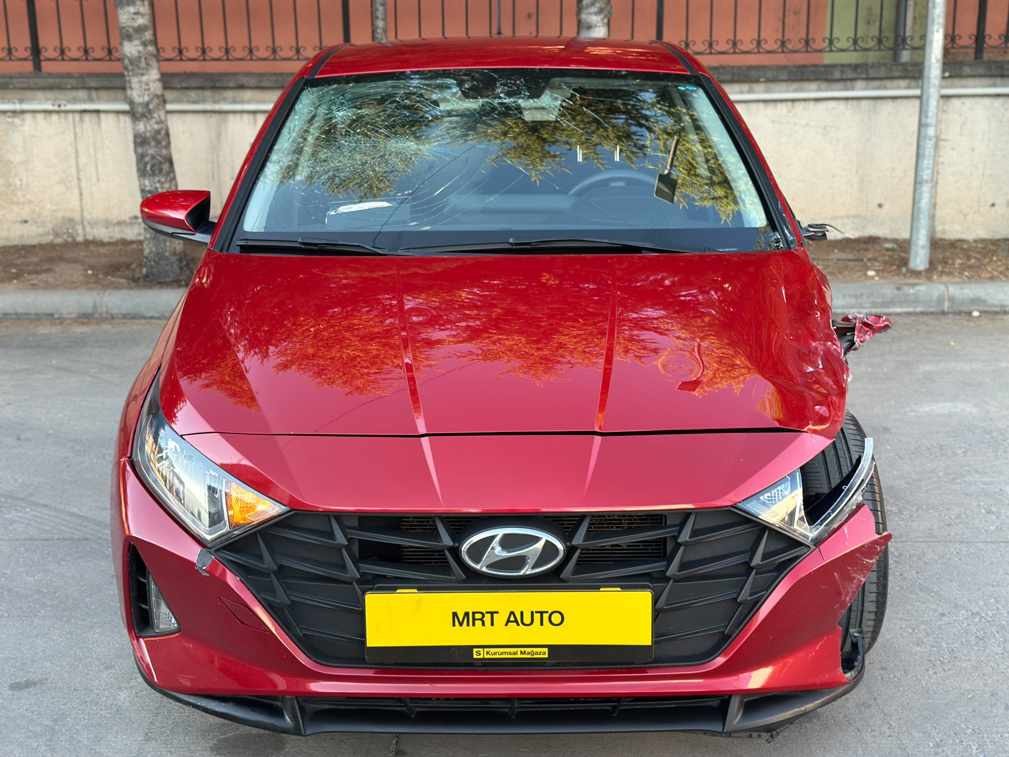 HYUNDAİ İ 20 Hasarlı Araç