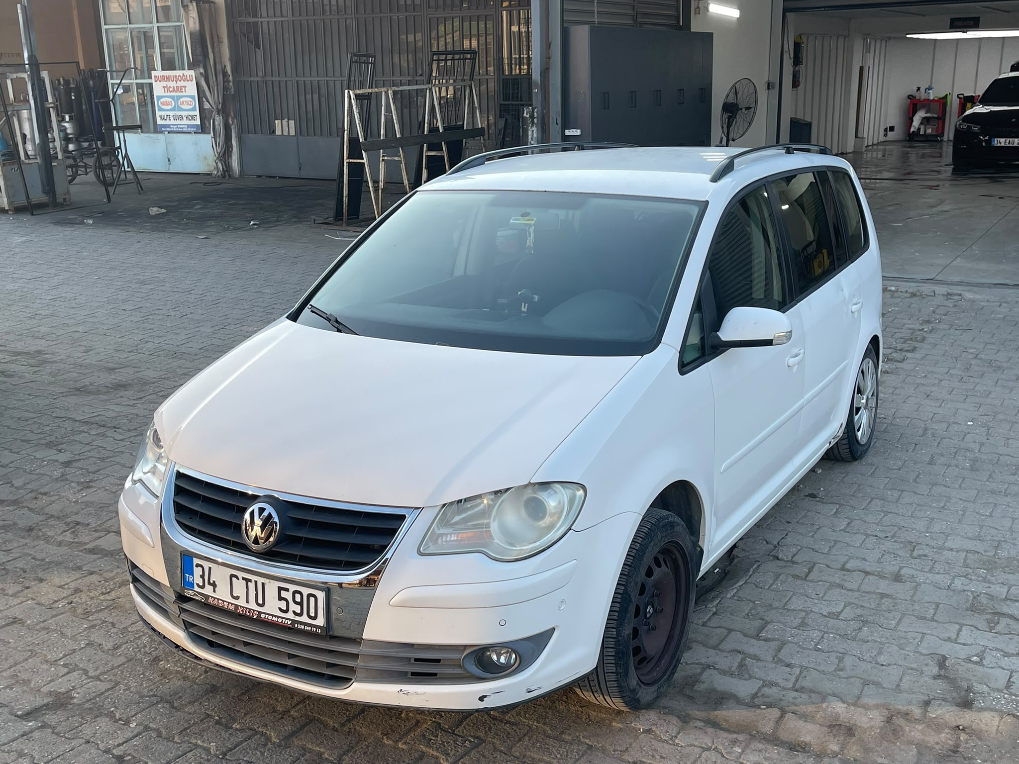 VOLKSWAGEN TOURAN Hasarlı Araç